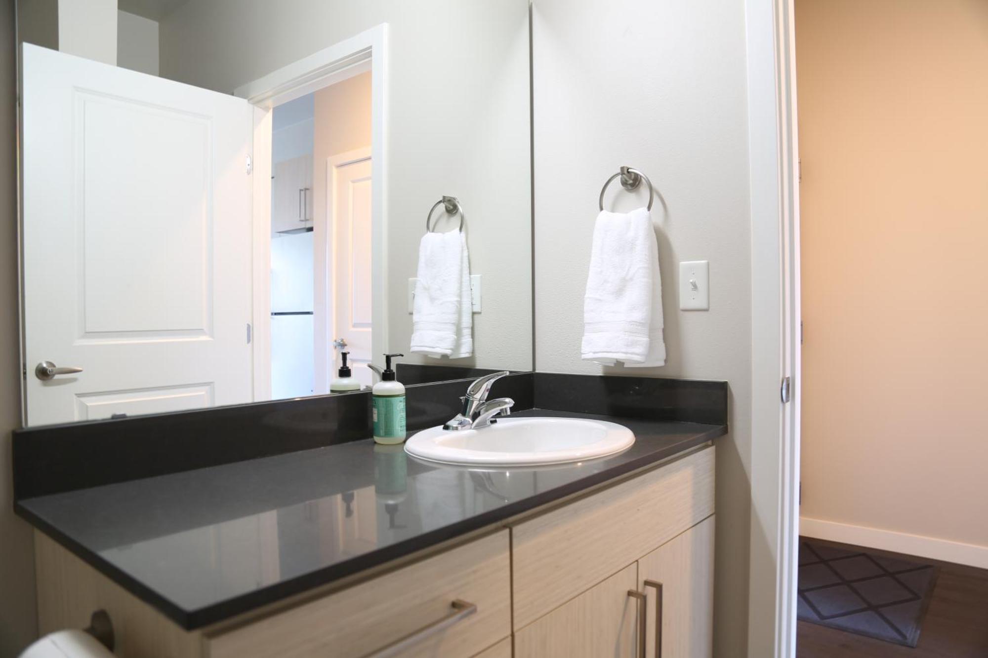 Queen Anne Abode - 1 Block From Cpa! - Free Parking! Seattle Buitenkant foto
